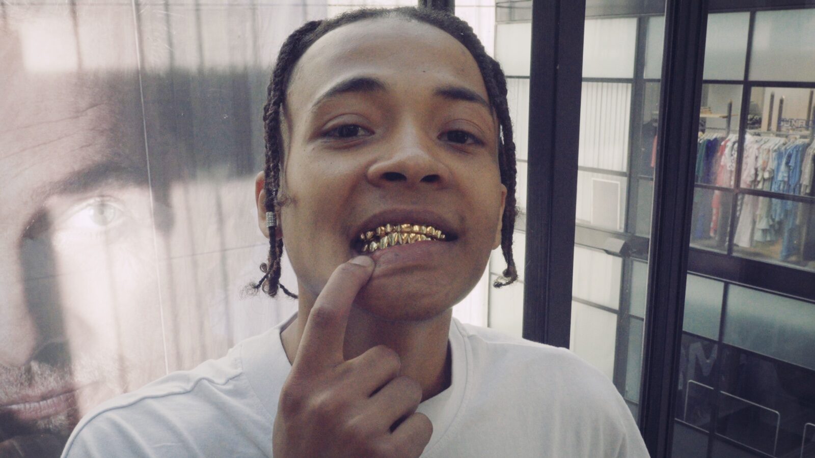 Mit 25 der bekannteste Grillz-Maker der Schweiz - Still 1