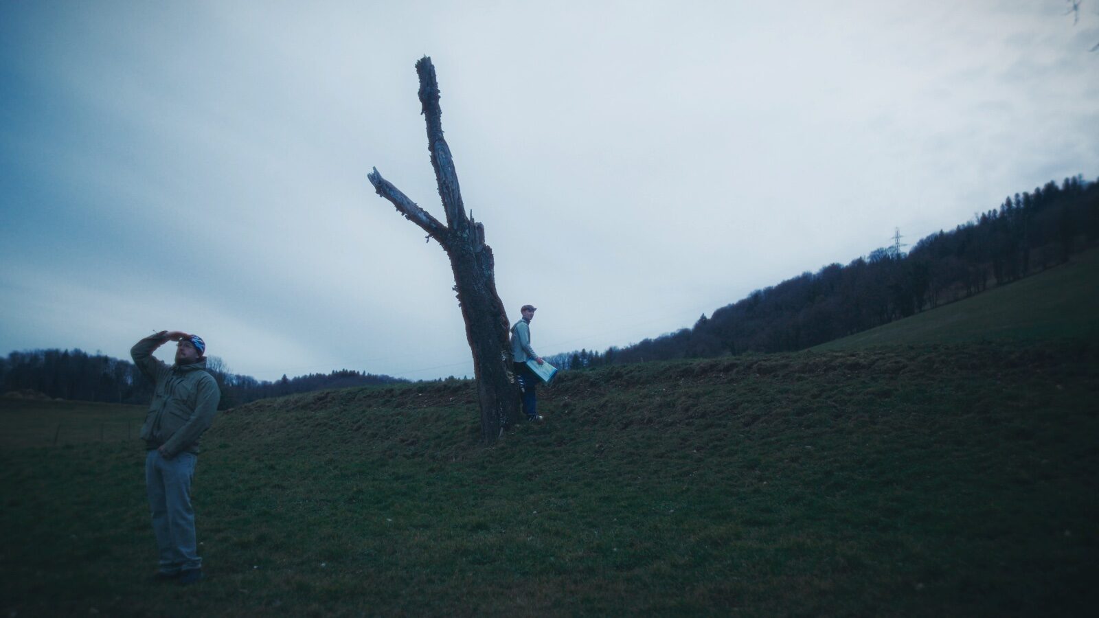 OVE x Chilly Gonzales x Jaymee x Lugatti - DANS LA SCHEISSE - Still 13