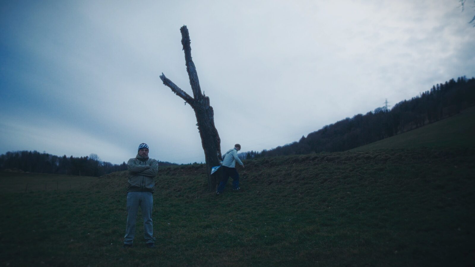 OVE x Chilly Gonzales x Jaymee x Lugatti - DANS LA SCHEISSE - Still 16